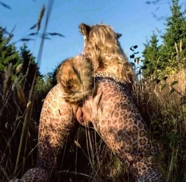 Sexy blonde with amazing ass