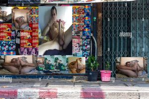 j ai afficher cette salope dasn les rues de Calcuta en inde