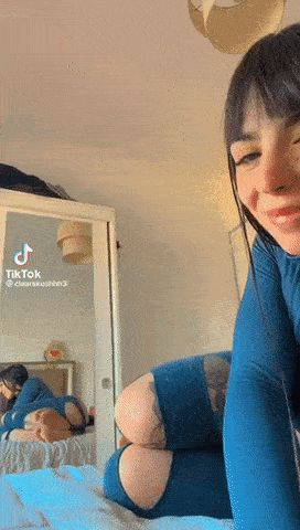 Fat ass babe in thot jeans @claarakushhh3