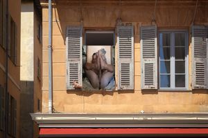 une beurette 18 ans me prend en photo a Lyon 8