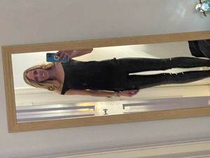 Milf sends sexy leather pic to college