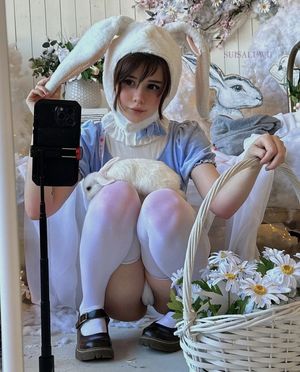 Suisai uwu Easter Bunny cosplay 1