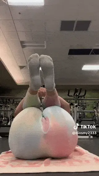 @diosmy2333 showing her beautiful pussy and yummy ass to see