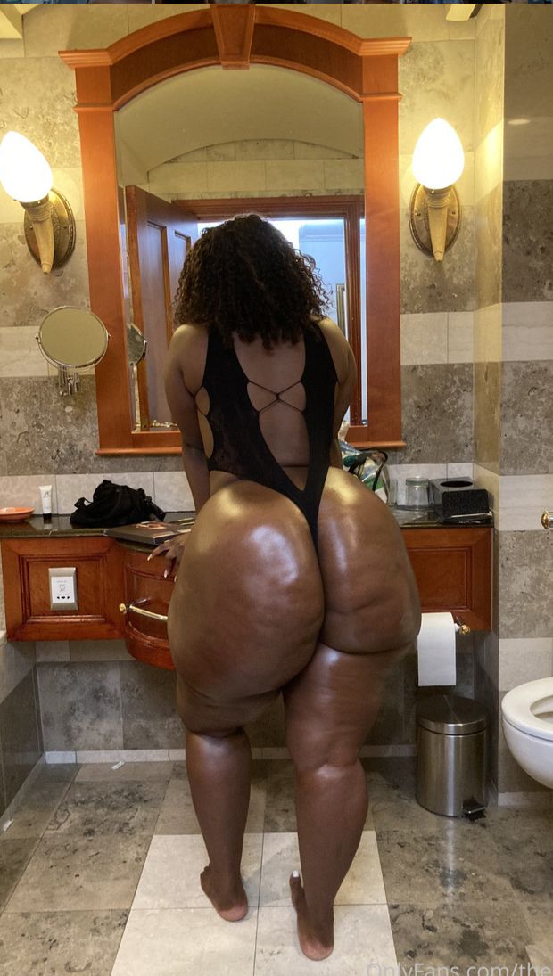 Thick Ebony booty