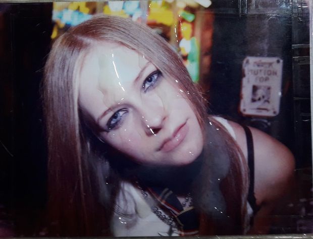 Sexy Canadian babe Avril Lavigne