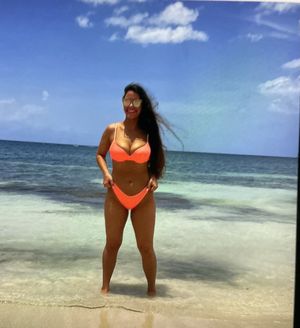 She got married and still post pics like this