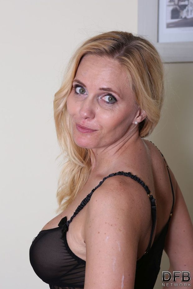 Hot mature Klara (Lilly Peterson) #5