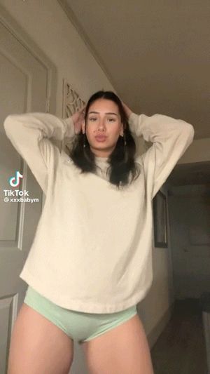 thick brunette moving her body