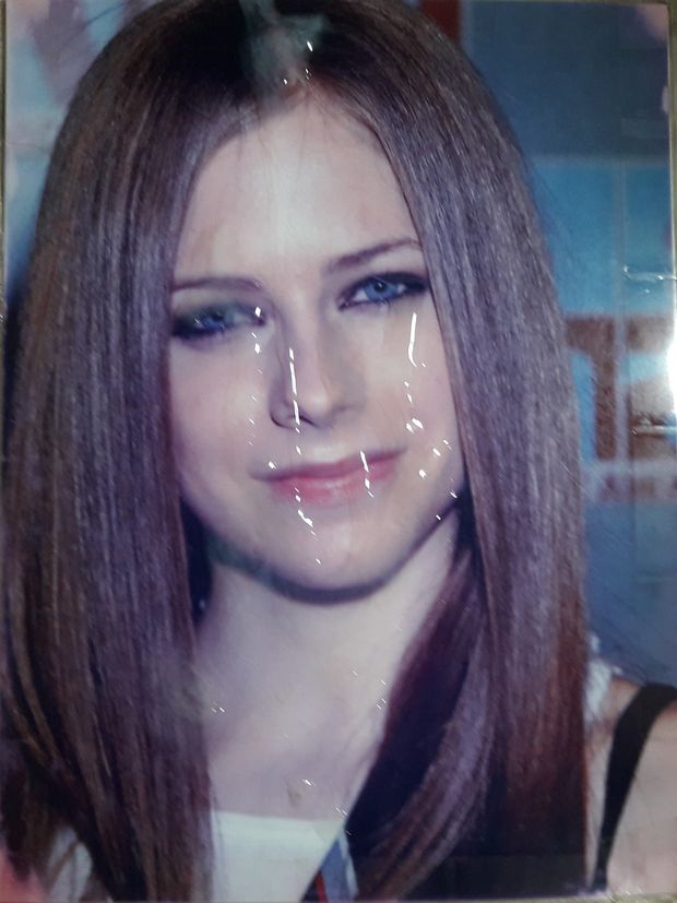 Avril Lavigne Sexy pretty face drenched in cum