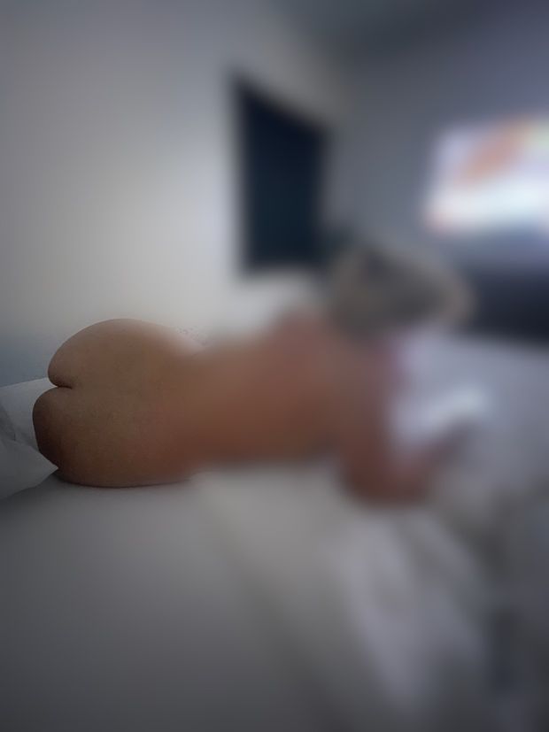 HotWife texting her bull to cum over