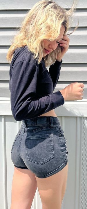 Cute blonde jean shorts