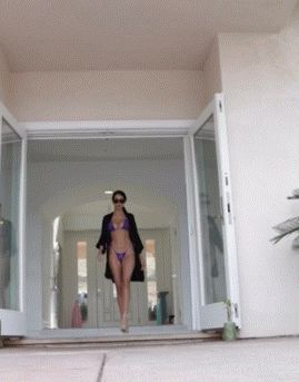 Jamie Michelle walking with a purpose (to suck cock)