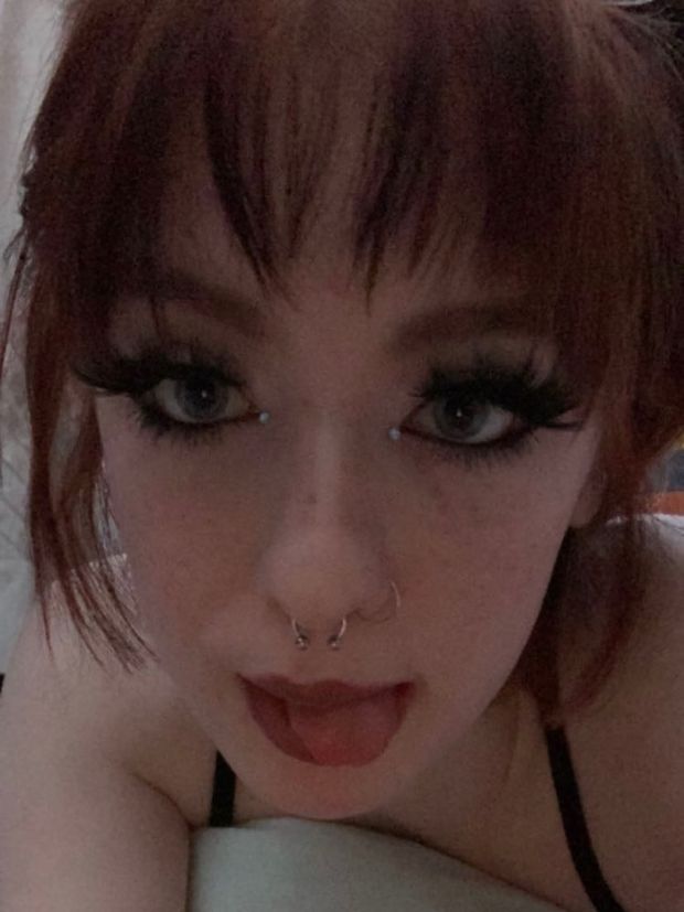 I'd love to skull fuck this redhead bitch