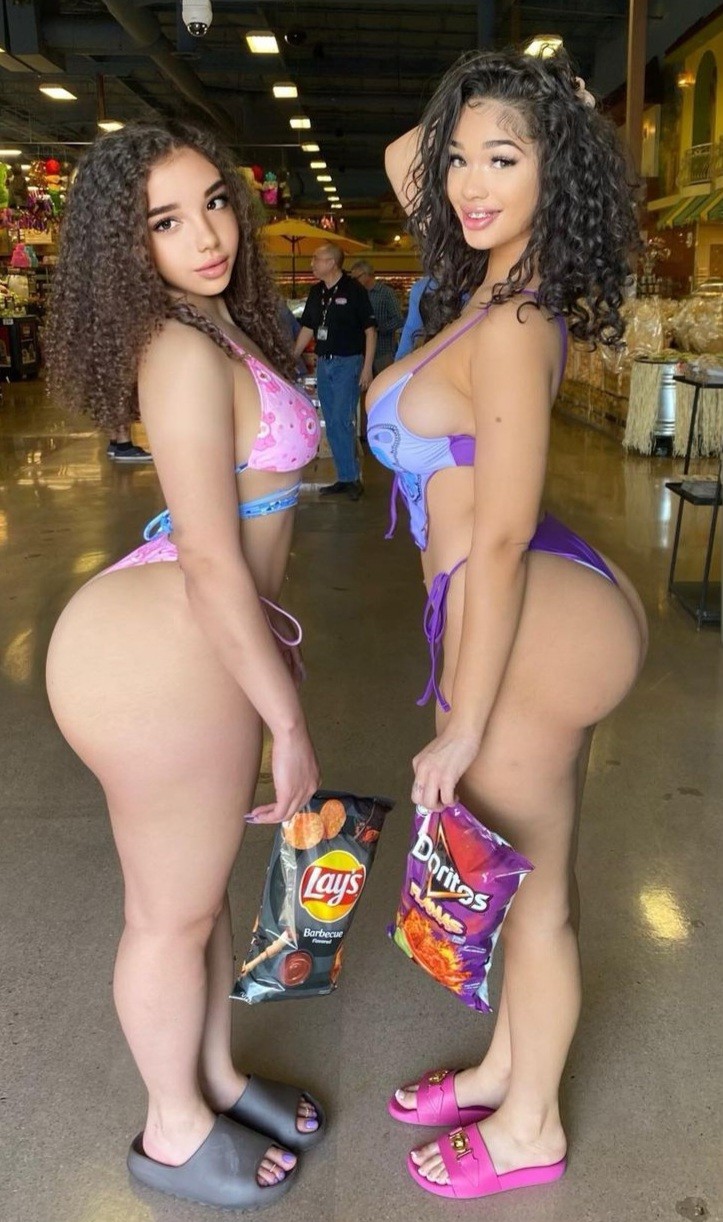 Lexie & friend side on in grocery store