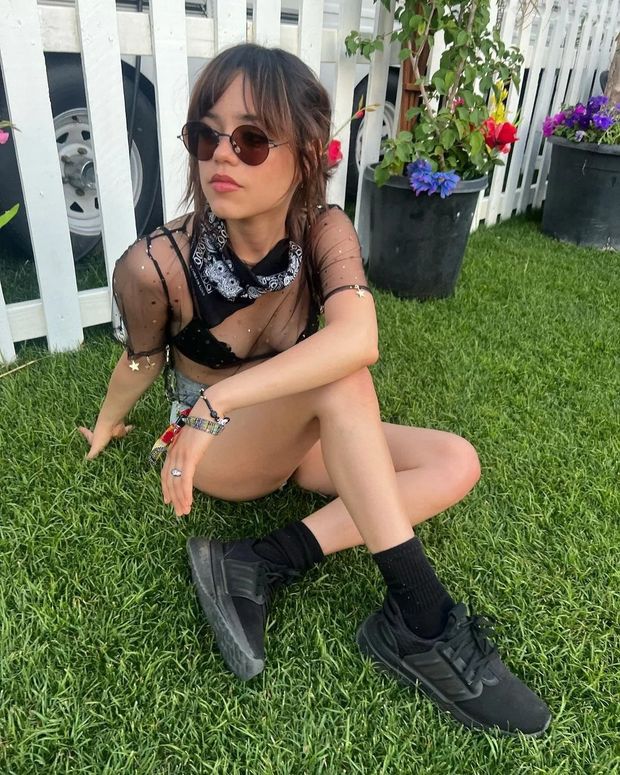 Jenna showing a lot