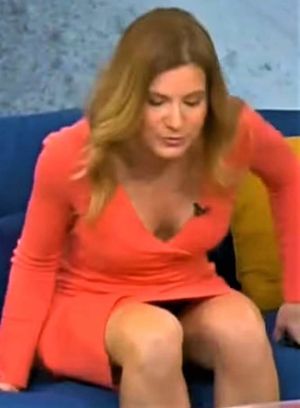 Amazing cleavage peek great legs