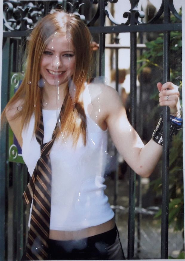 Sexy Avril Lavigne covered