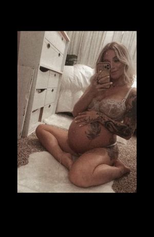 Gorgeous sexy pregnant babe