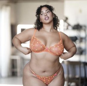 Tabria Majors looking cute and sexy in her Bra and Thong