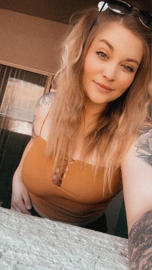 Karlee floppy tiddies