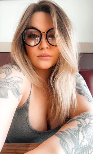 Selfie clevage karlee