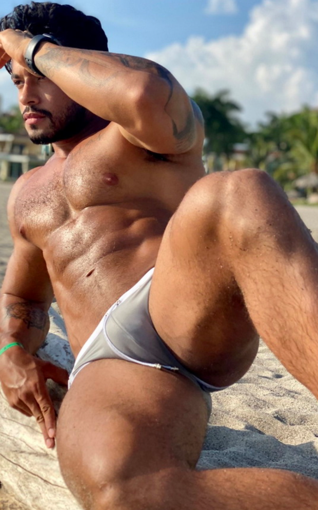 Speedo chilling