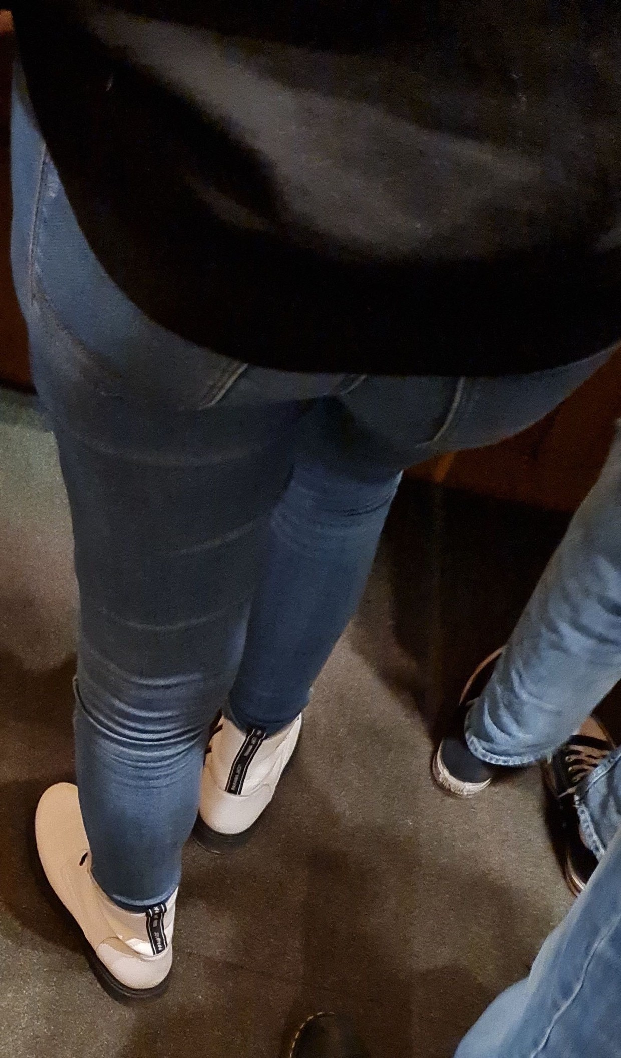 Nice booty in tight jeans
