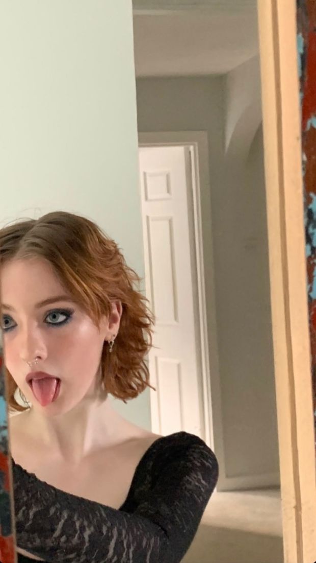 I'd love to see what that emo tongue can do...