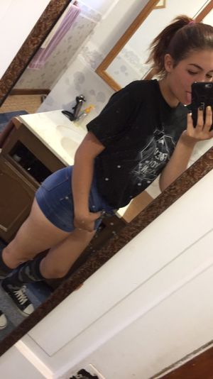 id love to fuck my ex again what do you think of her?? would you fuck her and have that phat ass smack against you
