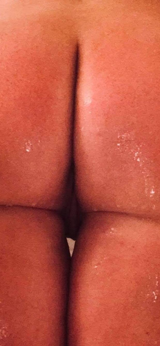 SISTER-IN-LAW ASS & PUSSY PIC