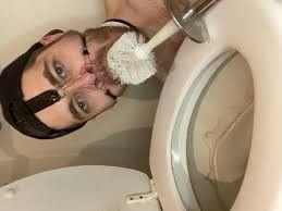 Real fags luv cleaning toilets & toilet tools