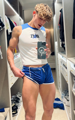 Freeballing the shortshorts