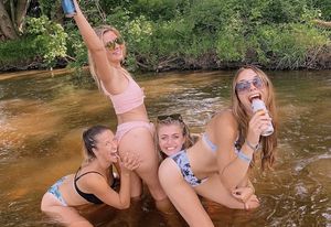 Hannah and her slutty friends