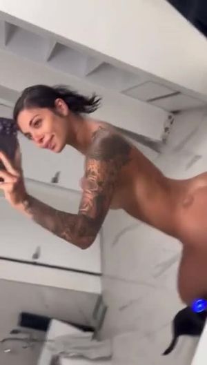 Gina Valentina mirror