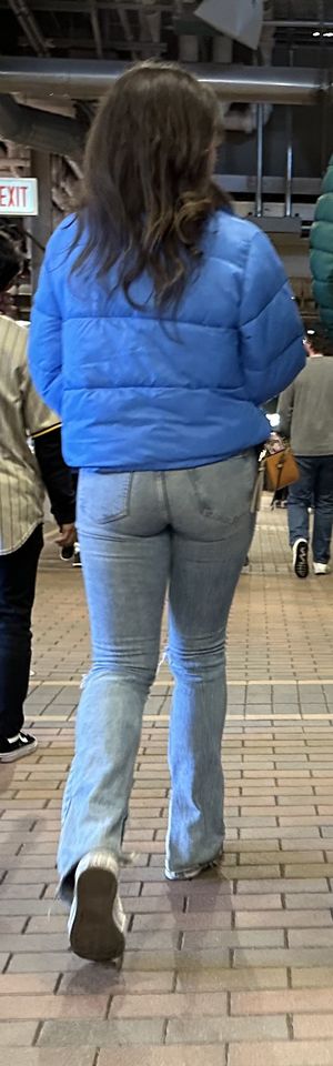 More fine asses out and about