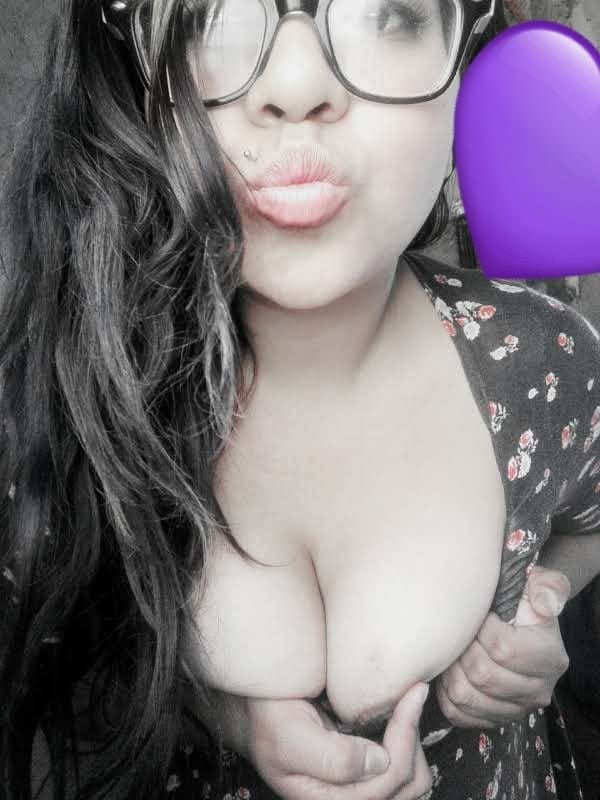 Kiss babe