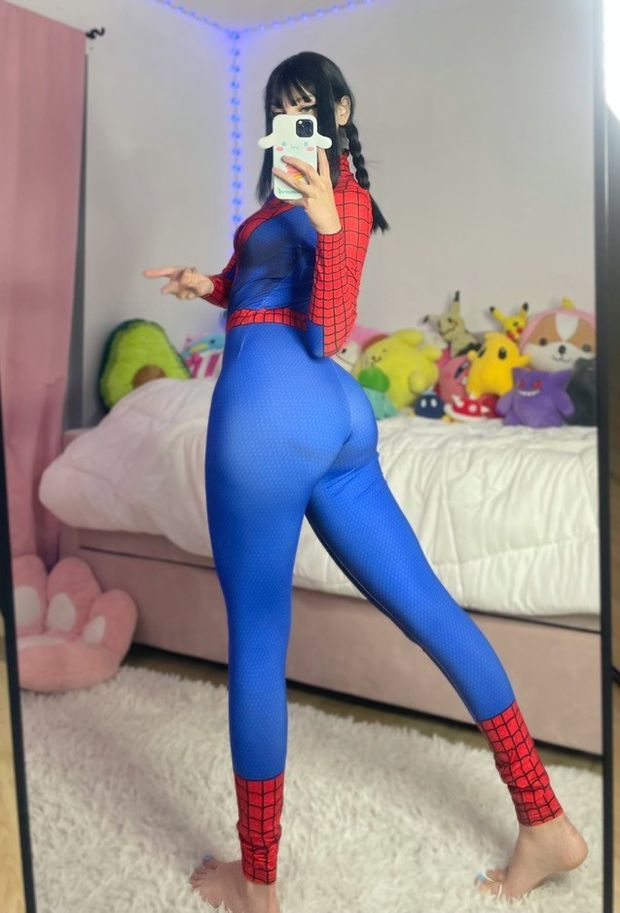 Spiderwoman selfie