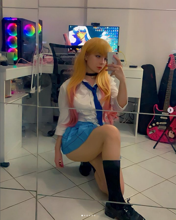 Sexy blonde cosplayer with nice tits 4