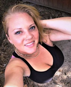 Juliana showing off some cleavage!