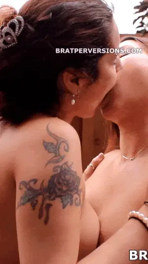 Kissing Lesbian Sluts