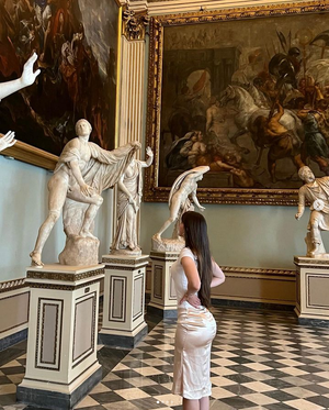 Hot babe teen with bubble butt 3