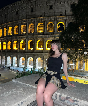 Hot babe teen with bubble butt 5