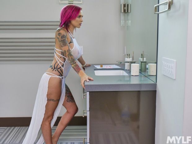 Anna Bell Peaks in white dress