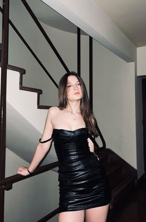 The dress is falling down, can you help her?