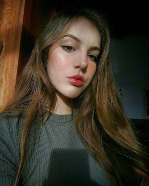 Hot babe teen with bubble butt 32