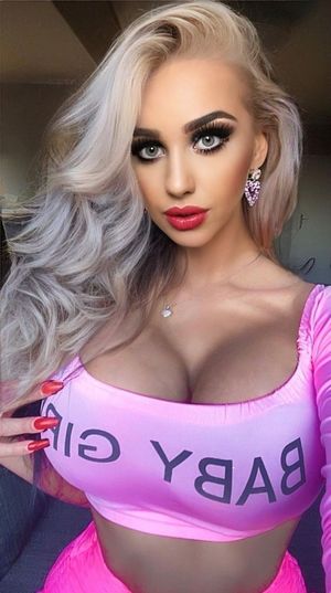 It's fun to fuck a bimbo.