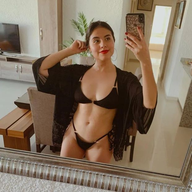 Snowbunny Riley mirror selfie