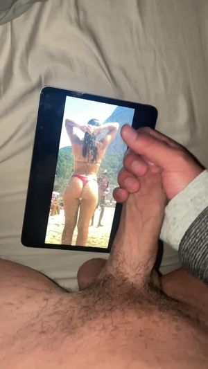 Big booty babe makes me so hard