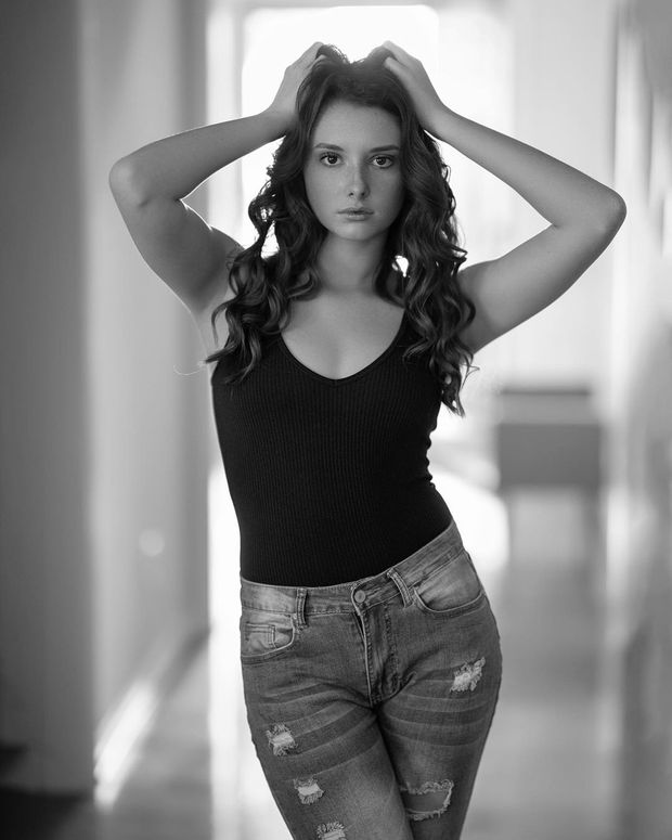Horny Allie ready for sex