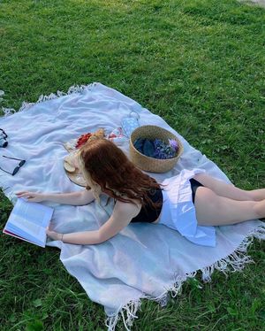 sun_bunky - on picnic